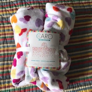 caro hooded towel